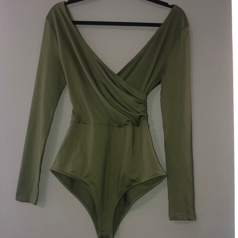 Used ~ Body suit long sleeve